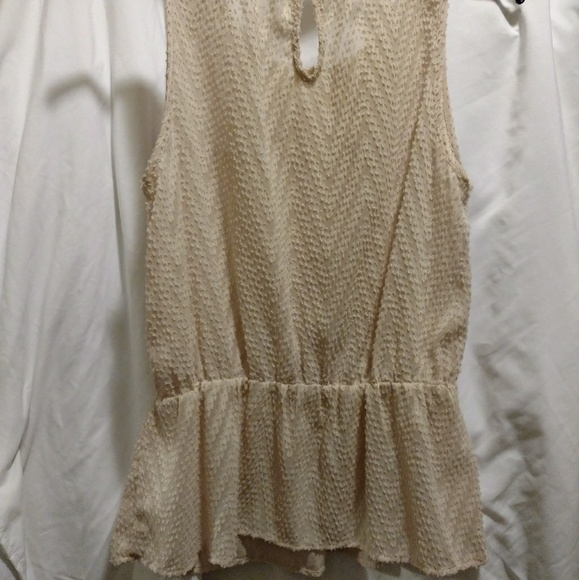 Lovely textured semi-sheer blouse - Picture 3 of 4